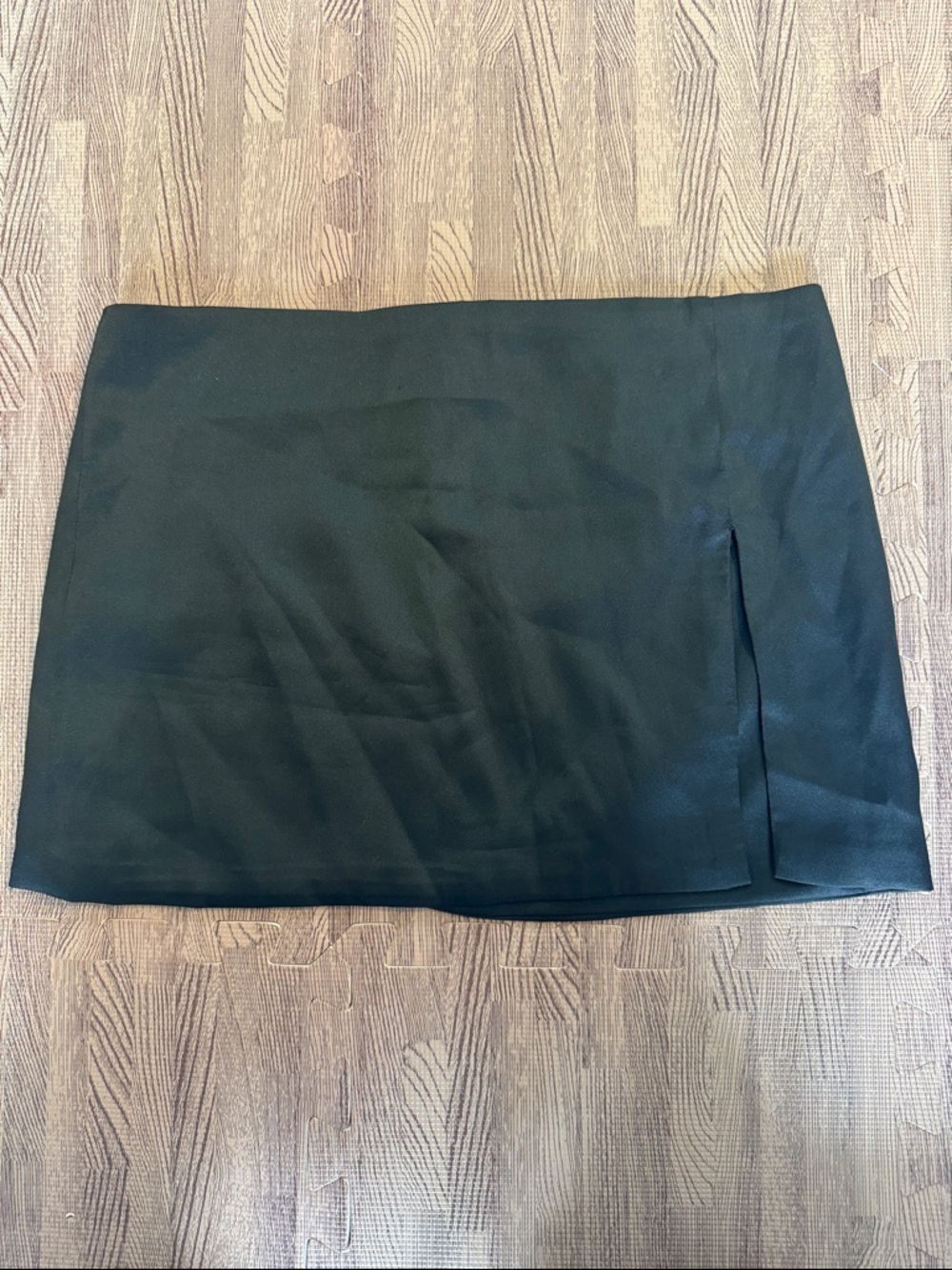 EDIKTED BLACK MINI SKIRT WITH SLIT SIZE SMALL